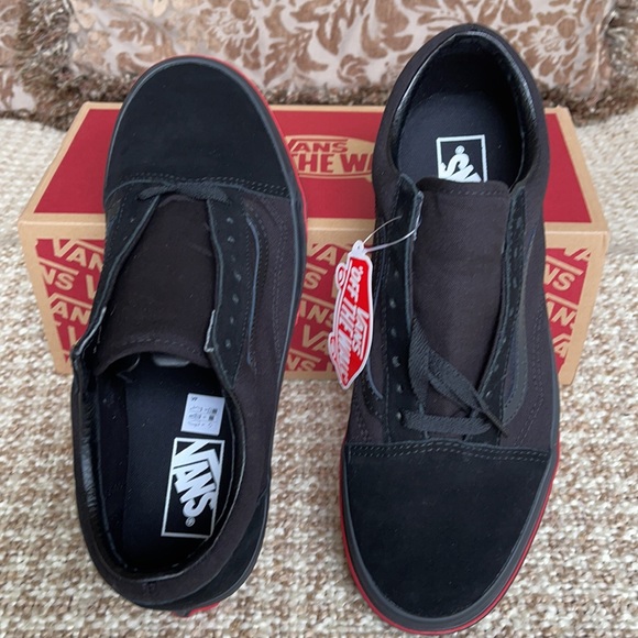 Vans Men’s Old Skool
(Flame Wall) Black/Black
VN0A38G1Q8Q
Sneakers - Picture 13 of 16